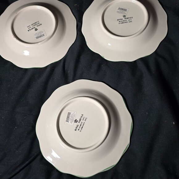 Set Of 3 Royal Norfolk Stoneware Christmas Plates - Picture 5 of 7